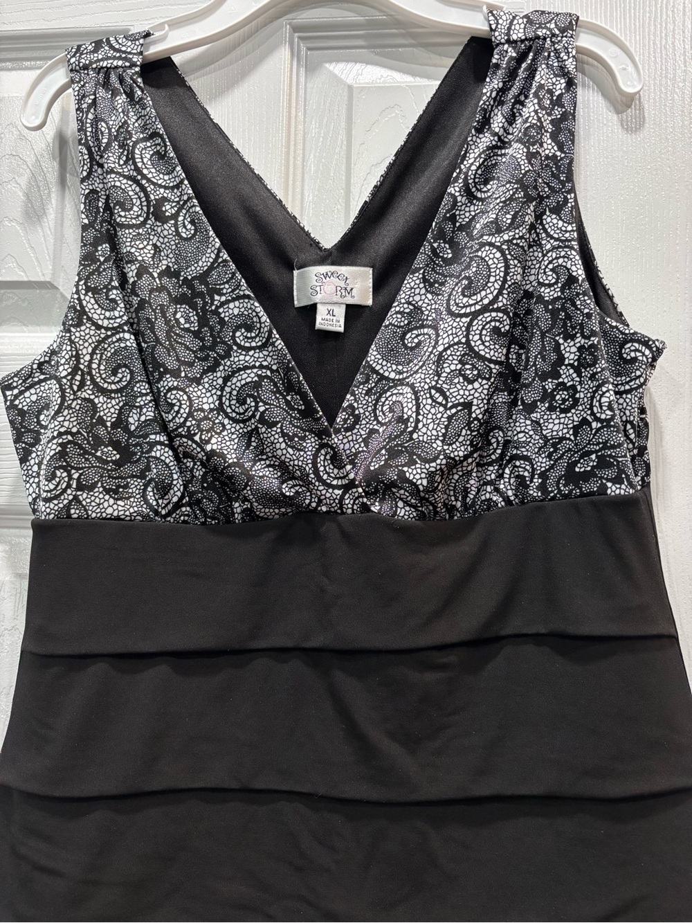 Sweet Storm Black and Silver Patterned V-Neck Midi Dress - Picture 3 of 6
